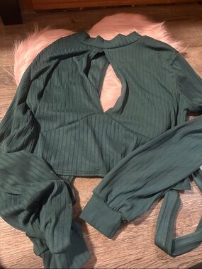 Long-Sleeve Ribbed Cutout Top in Forest Green